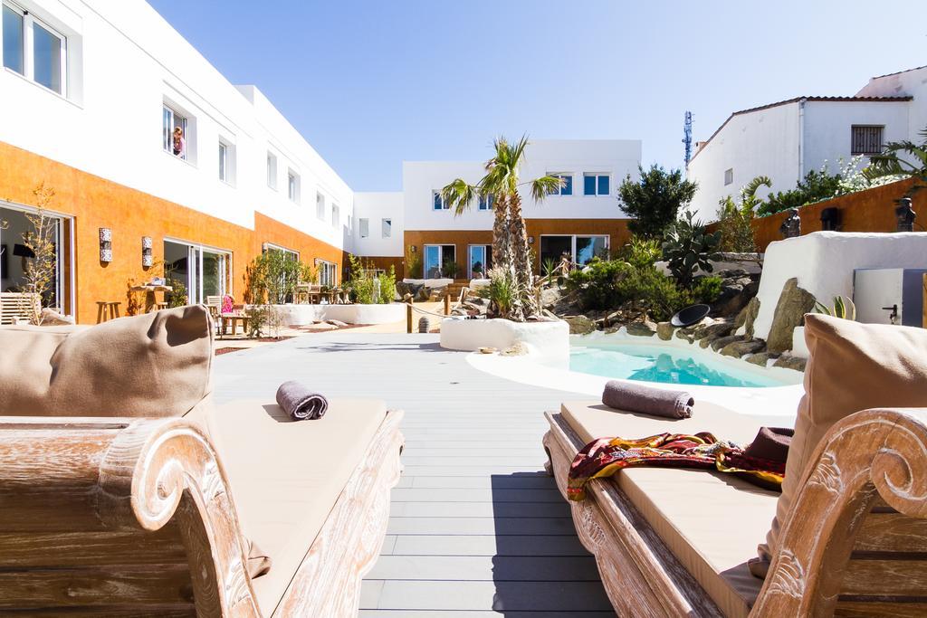Vista Roses Mar - Villas Batik Εξωτερικό φωτογραφία